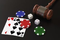 オンラインカジノは合法？逮捕事例や摘発のリスク、安全なサイトの選び方を解説