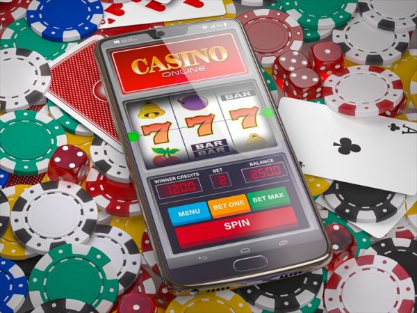 カジノフライデーはスマホで遊べる？アプリはあるの？